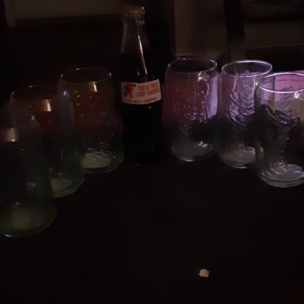 Set of 6 vintage coca cola glasses with coke bottl
